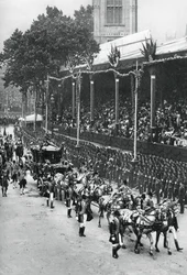 Procesión de coronación de Jorge V y la reina María cerca de la abadía de Westminster, 22 de junio de 1911, 1937