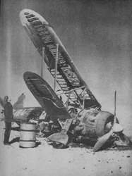 Estrellado en el cementerio de la Regia Aeronautica, 1941