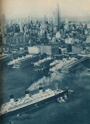 Transatlántico Cunard White Star Berengaria, acercándose al muelle de Cunard, 1936