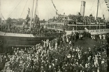 Partida del contingente victoriano B.C., c. 1914, 1919