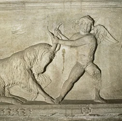 (detalle) de un sarcófago griego de Lidia, que representa a un putto luchando con una cabra