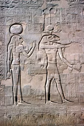 (detalle) de un relieve de Sekhmet y Knum, Templo de Khnum, Periodos Ptolemaico y Romano