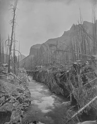 Cañón del Diablo, Banff, N. W. T., Canadá, c. 1897