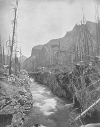 Cañón del Diablo, Banff, Territorios del Noroeste, Canadá, c1900