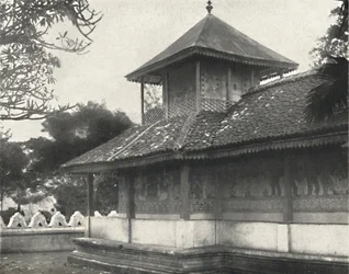 Dewale s. Tafel 58 en la Dagoba del Diente Sagrado en Kandy, 1926