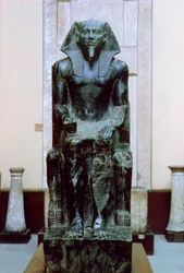 Estatua de diorita del faraón del Antiguo Egipto Kefrén, siglo XXVI a. C.