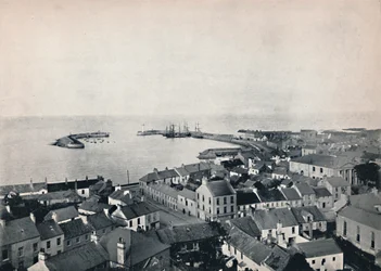 Donaghadee - Vista desde la torre de la iglesia, mostrando el puerto, 1895