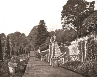Jardines del Castillo de Drummond, Perthshire, Escocia, 1894