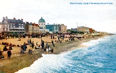 East Parade desde el muelle, Worthing, Sussex