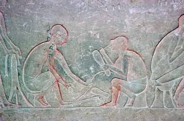 Relieve egipcio mostrando zapateros, siglo XIV a.C.