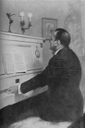 Enrico Caruso - El famoso tenor de Italia al piano, c. 1925