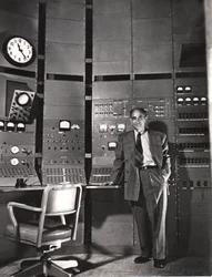 Enrico Fermi, físico nuclear estadounidense nacido en Italia, c1942