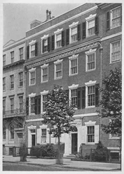 Fachada de entrada, casa de Miss Anne Morgan, Sutton Place, Ciudad de Nueva York, 1924
