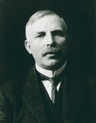 Ernest Rutherford 1871-1937, físico atómico ganador del Premio Nobel