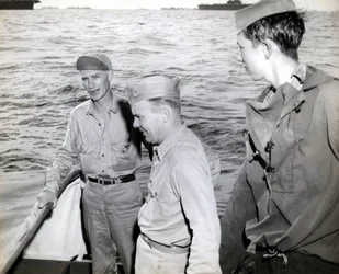 Ernie Pyle visita el USS Hornet