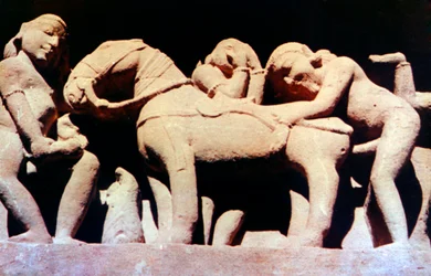 Escultura erótica, templo hindú, Khajuraho, India, 950 - 1050