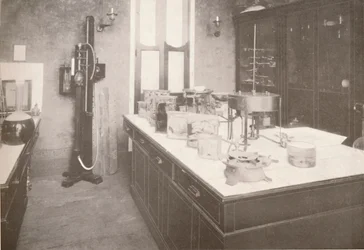 Laboratorio de exámenes del Servicio Médico-Legal, 1914