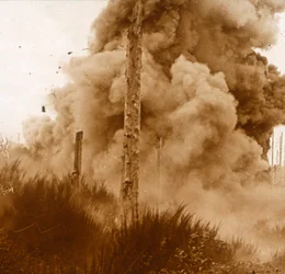Explosión de una mina, Vosgos, este de Francia, c1914-c1918
