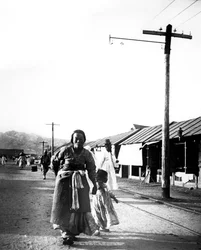 Padre e hijo, Seúl, Corea, 1900