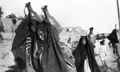 Mujeres portadoras de agua, Amarah, Irak, 1917-1919