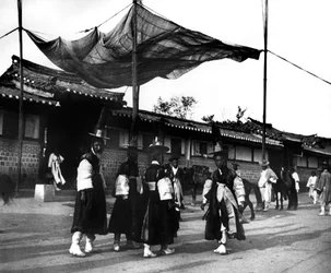 Festival en honor del Emperador de Japón, Corea, 1900
