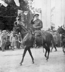 Mariscal de Campo Sir Douglas Haig durante el desfile de la victoria, París, Francia, 14 de julio de 1919
