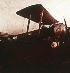 Avión de combate despegando, c1914-c1918