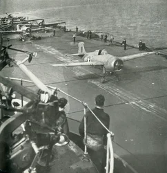 Aviones de combate a bordo de un portaaviones, Segunda Guerra Mundial, c1943