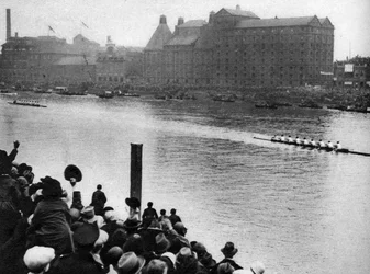 Final de la carrera de botes de Oxford y Cambridge, Londres, 1926-1927