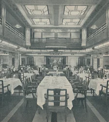 Comedor de primera clase en el Queen of Bermuda