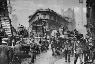 Portadores de pescado en Billingsgate, Londres, 1926-1927