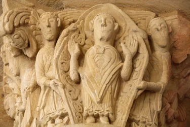 Capitel del pórtico de la basílica de la abadía de Fleury: San Martín, Saint Benoit sur Loire, Francia