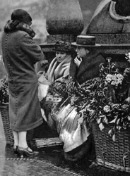 Vendedores de flores, Piccadilly Circus, Londres, 1926-1927