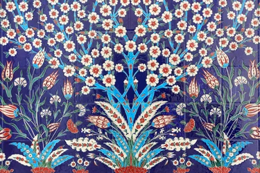 Flores, uno de los 80 paneles de Iznik, mezquita Sheikh Zayed, Emiratos Árabes Unidos