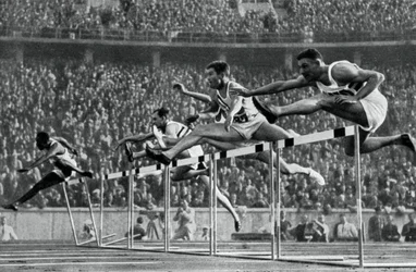 Forrest Towns, campeón olímpico estadounidense en los 110 metros vallas, 1936