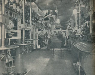 Sala de máquinas delantera del Empress of Britain, con plataforma de control, 1936
