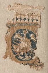 Fragmento de un colgante con medallón y borde