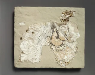 Fragmento de pintura mural: mujer con cubierta de boca padam