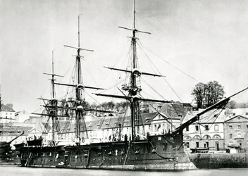 Buque de guerra francés, l