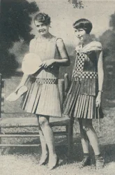 Vestidos de tiras de madera, c. 1935