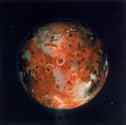 Vista completa de Io, una de las lunas de Júpiter, 1979
