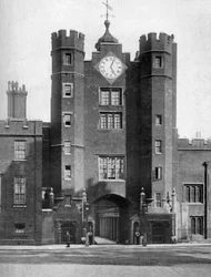 Puerta de entrada del Palacio de St James, Londres, 1924-1926