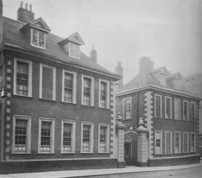 Puerta del Hospital de Berkeleys, Worcester, Worcestershire, 1924