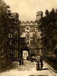 Puerta del Trinity College, Cambridge, 1898