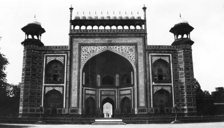 Puerta del Taj Mahal, Agra, India, 1916-1917