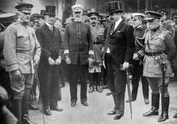 El General Pershing llegando a Liverpool, 8 de junio de 1917, c1920