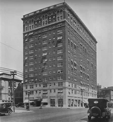 Vista exterior general, el Hotel Melbourne, St. Louis, Missouri, 1924