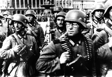 Soldados alemanes marchando en París, 14 de junio de 1940
