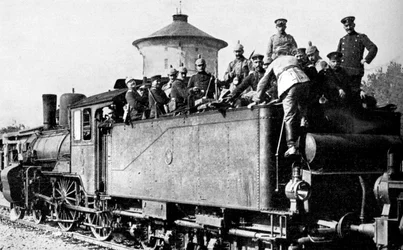 Tropas alemanas viajando en tren al frente oriental, Primera Guerra Mundial, 1914