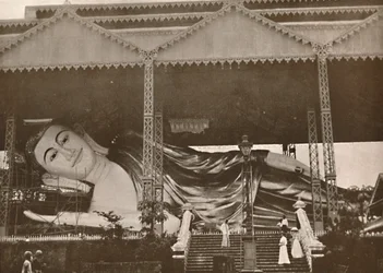 Figura gigante reclinada de Buda, Pegu, 1900